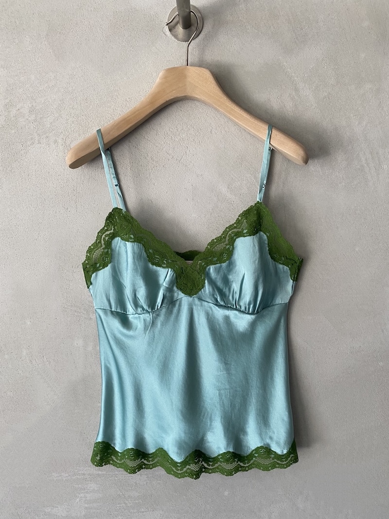 Top corto lingerie Gold Hawk in raso turchese e verde con inserti in pizzo