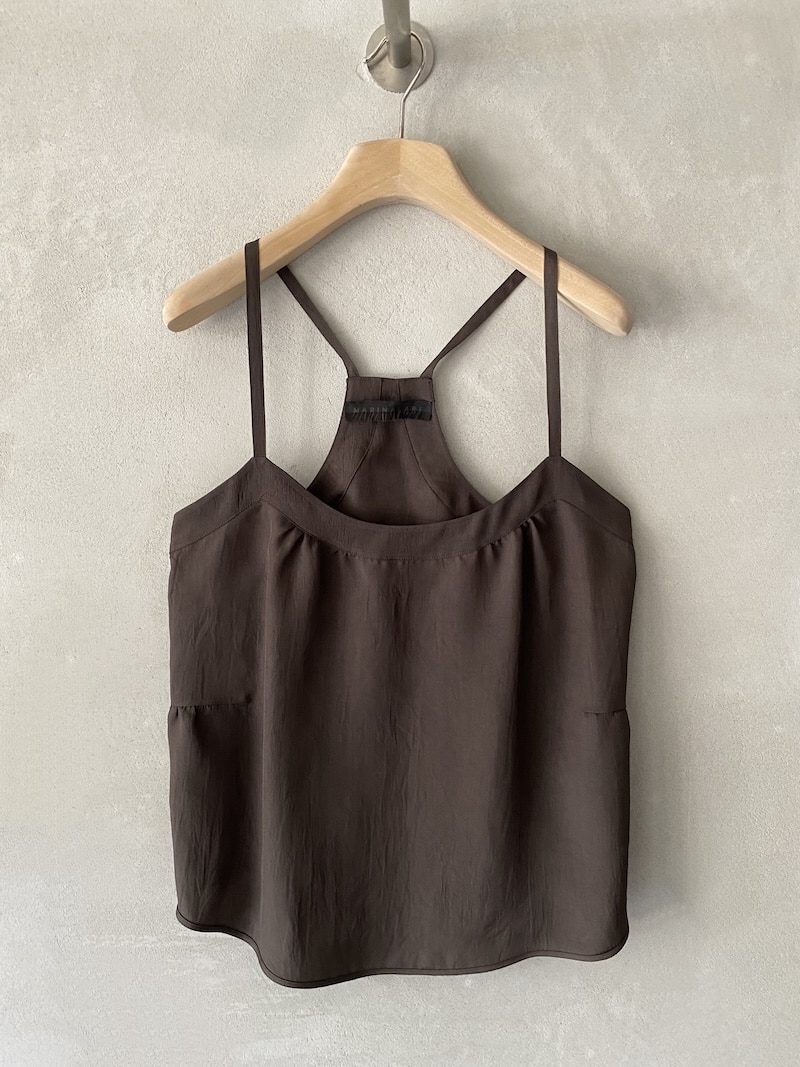 Top scollato Marina Lari in acetato marrone, con spalline sottili, schiena con spalline incrociate e dettagli cut-out laterali