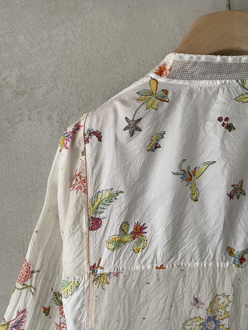 Abito lungo in seta e cotone block print stampato a mano con scollo a V e pannelli con ricamo a giorno - INJIRI 4