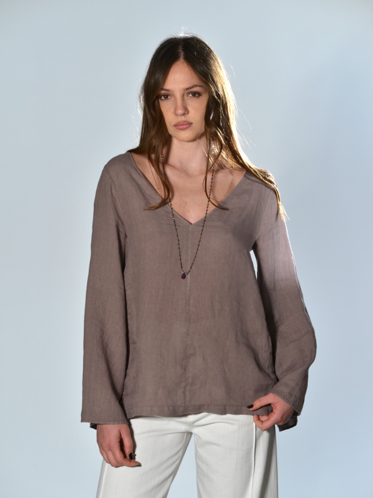 Blusa lavanda in lino dalla linea svasata con scollo a V e maniche a campana, vestibilità morbida MSM Milano