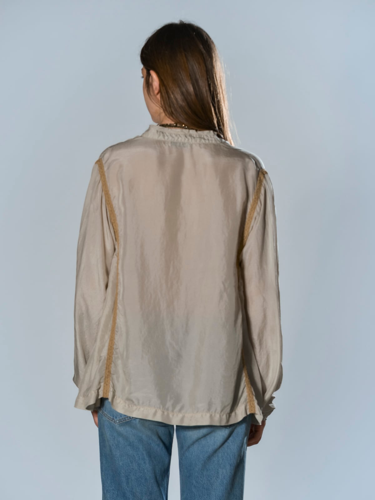 Blusa over beige in seta habotai con inserti in pizzo Minina 3