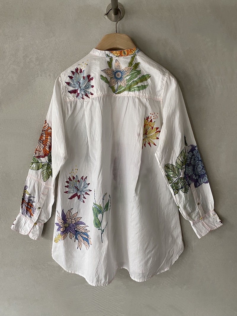 Hand-printed block-print silk shirt with mandarin collar and long sleeves - INJIRI