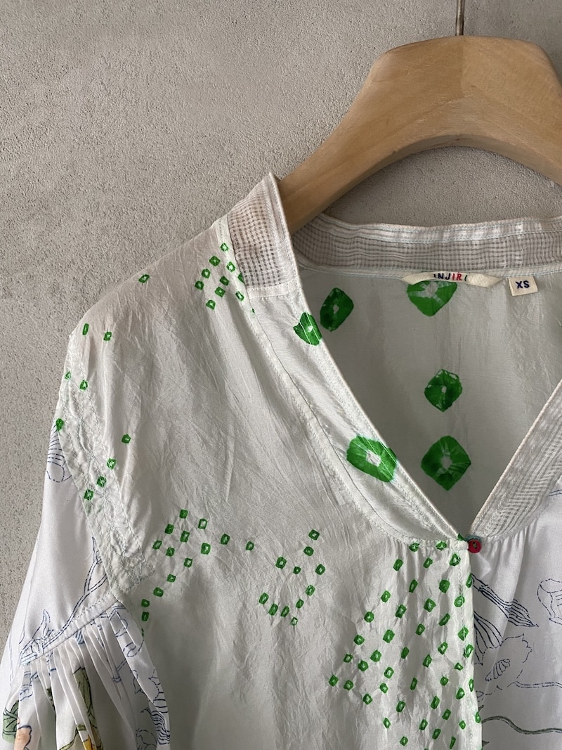 Camicia in seta patchwork block print stampata a mano con scollo a V e manica lunga - INJIRI 2