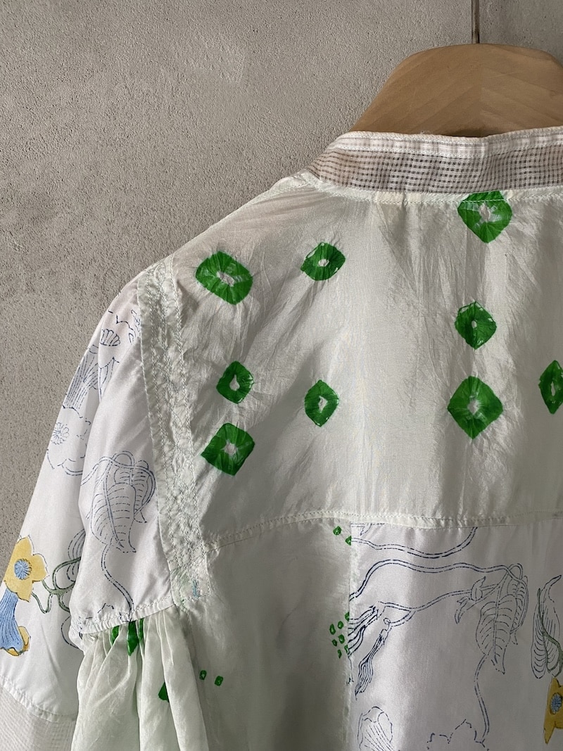 Camicia in seta patchwork block print stampata a mano con scollo a V e manica lunga - INJIRI 5