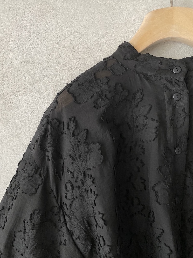 Camicia oversize nera in cotone devoré floreale con colletto coreano SERIE NUMERICA 2