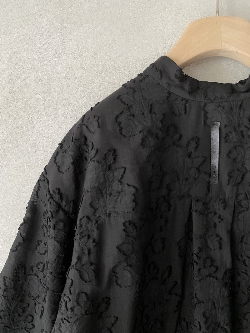 Camicia oversize nera in cotone devoré floreale con colletto coreano SERIE NUMERICA 5