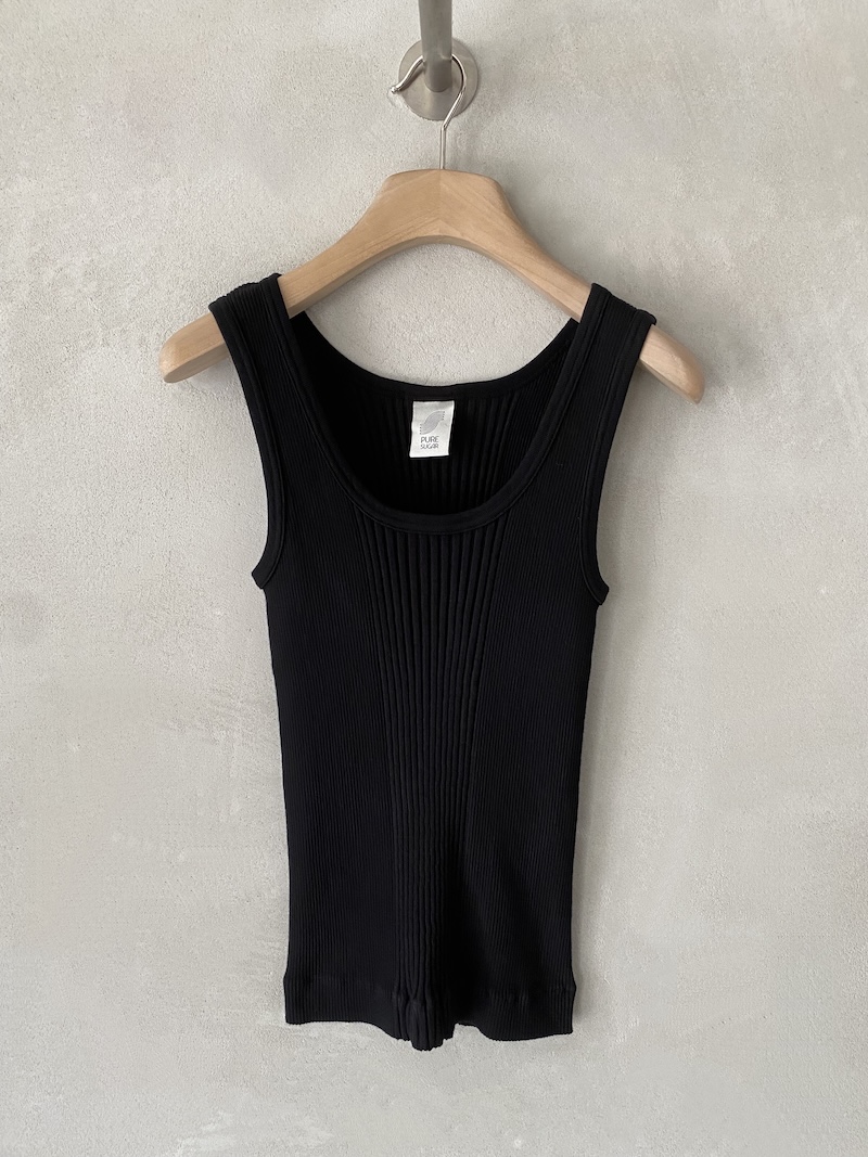Canotta nera in jersey di cotone a costine con scollo rotondo e spalline larghe, linea aderente Pure Sugar