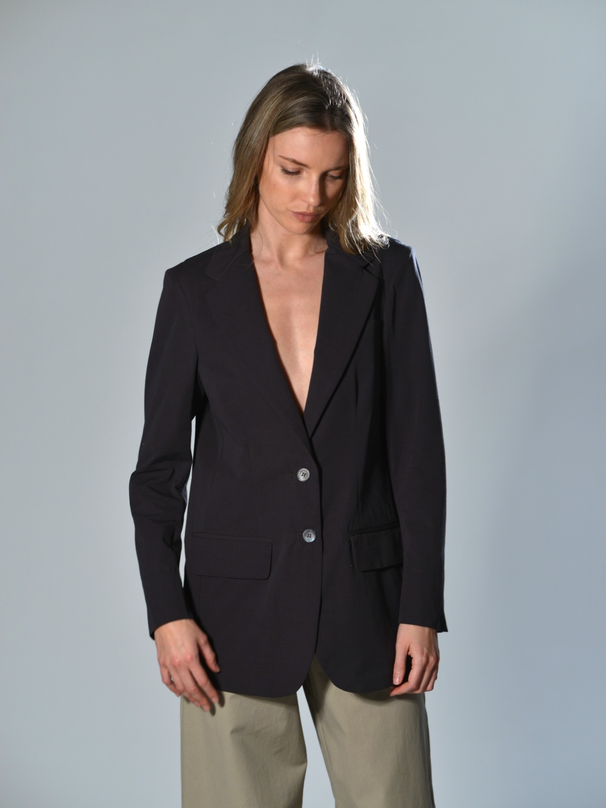 Giacca nera in cotone e lino sfoderata con rever classico e tasche con patta, vestibilità regolare Marina Lari