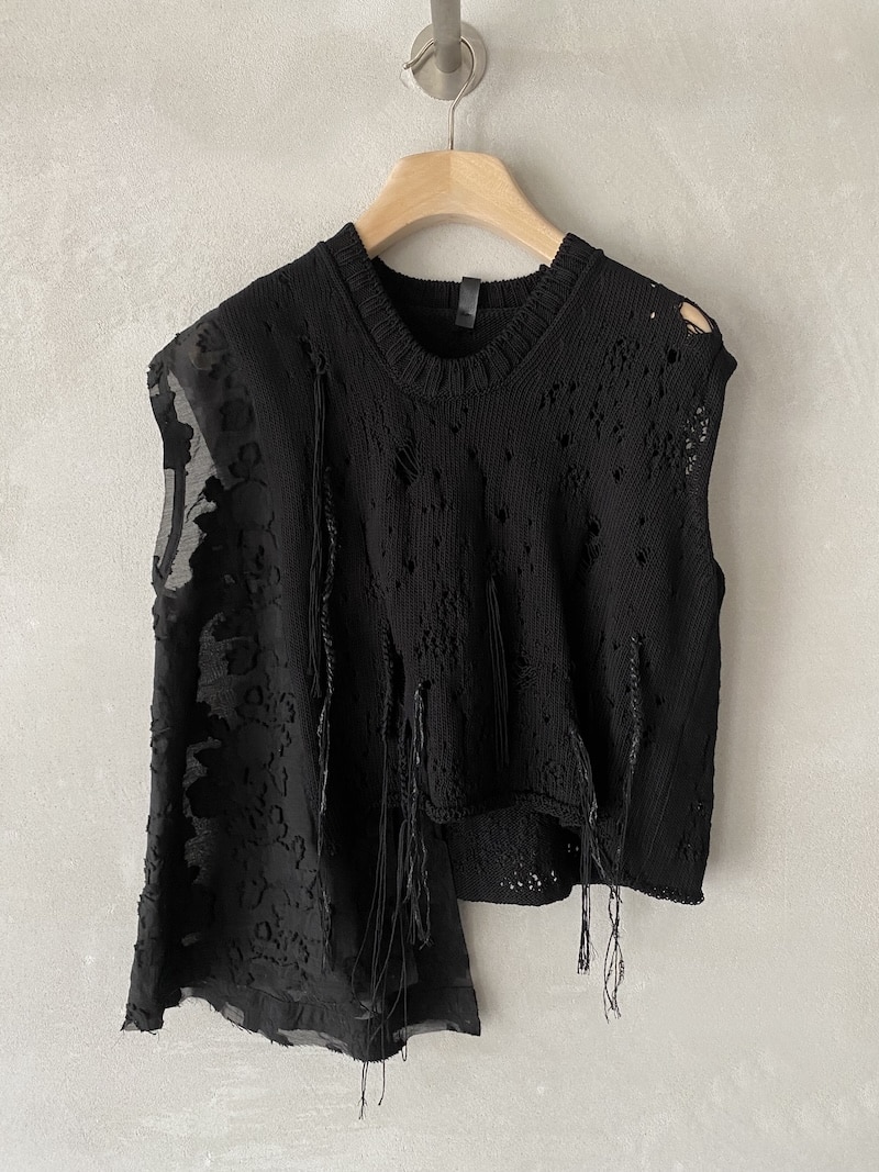 Gilet in maglia di cotone nero con lavorazione traforata irregolare e inserto laterale devoré SERIE NUMERICA