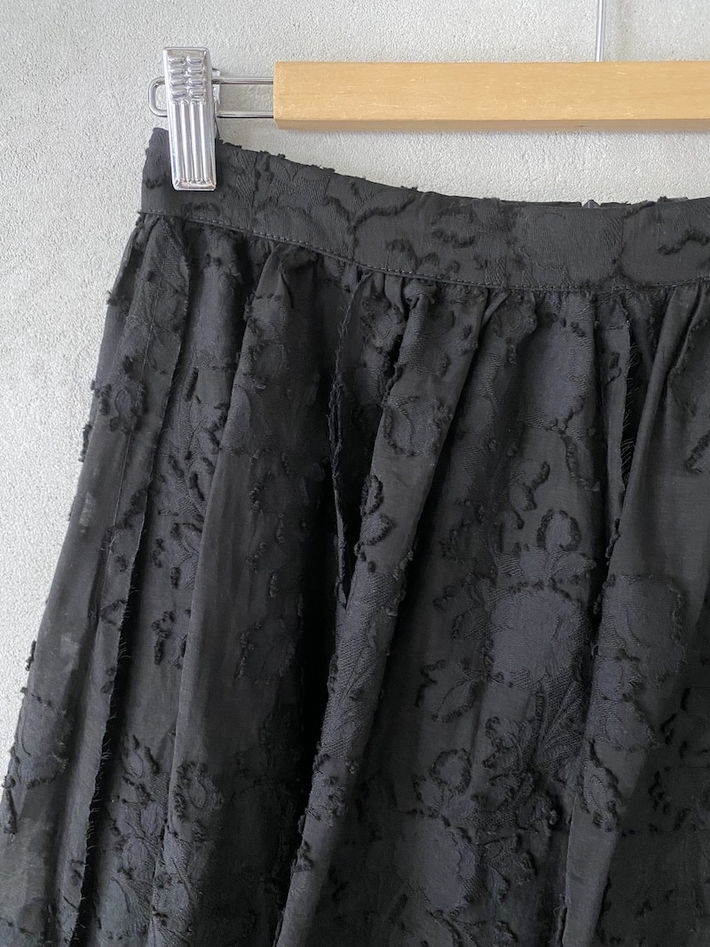 Gonna ampia nera in cotone devoré floreale con costruzione a spicchi SERIE NUMERICA 2