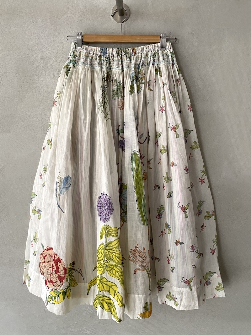 Gonna lunga in cotone e seta con stampa floreale realizzata a mano con tecnica block print, vita elasticizzata e tasche laterali colore block print - INJIRI