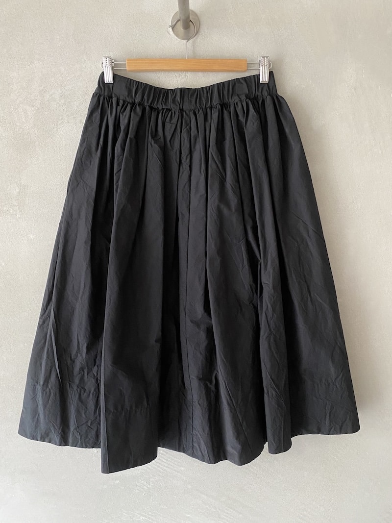 Gonna nera in cotone e poliestere con elastico in vita e linea ampia - APUNTOB 4