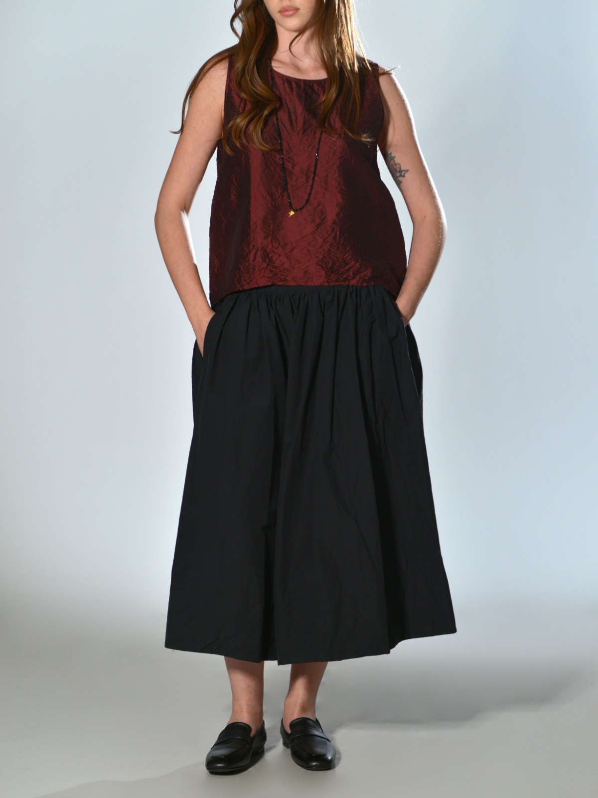 Gonna in cotone e poliestere con elastico in vita e arricciatura, linea ampia con bordo alto colore nero - APUNTOB