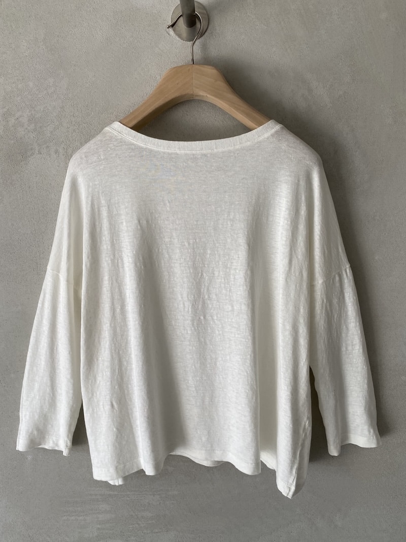Boxy T-shirt in stretch linen jersey with a round neck and long sleeves in milky white – Barbara Tani