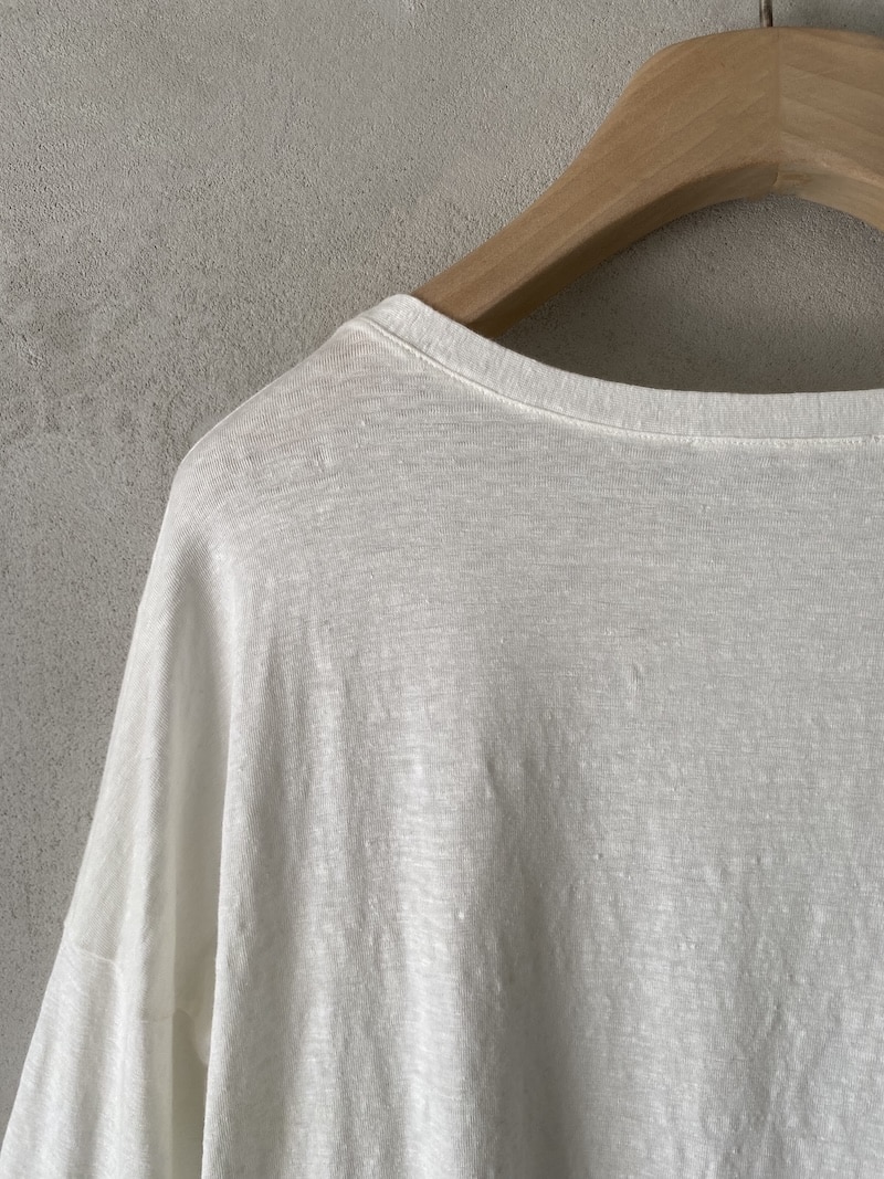 Boxy T-shirt in stretch linen jersey with a round neck and long sleeves in milky white – Barbara Tani