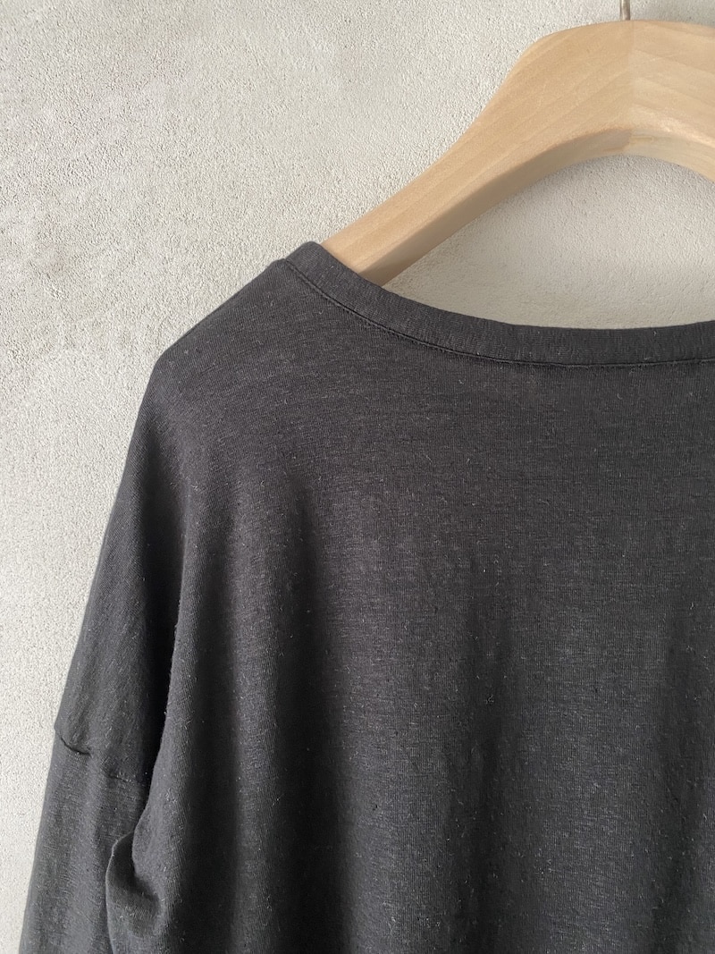 T-shirt boxy in jersey di lino elasticizzato con scollo tondo e manica lunga nero – Barbara Tani
