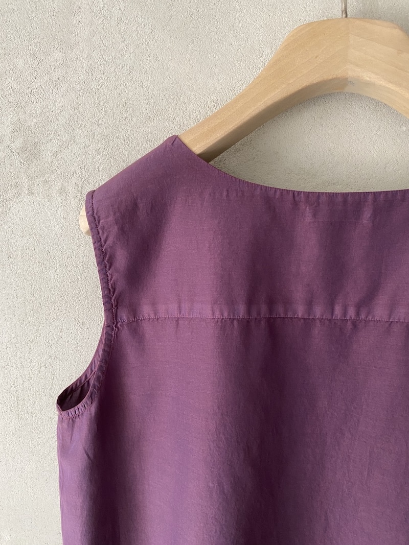 Top senza maniche in seta e cotone con scollo rotondo e linea svasata viola – Barbara Tani