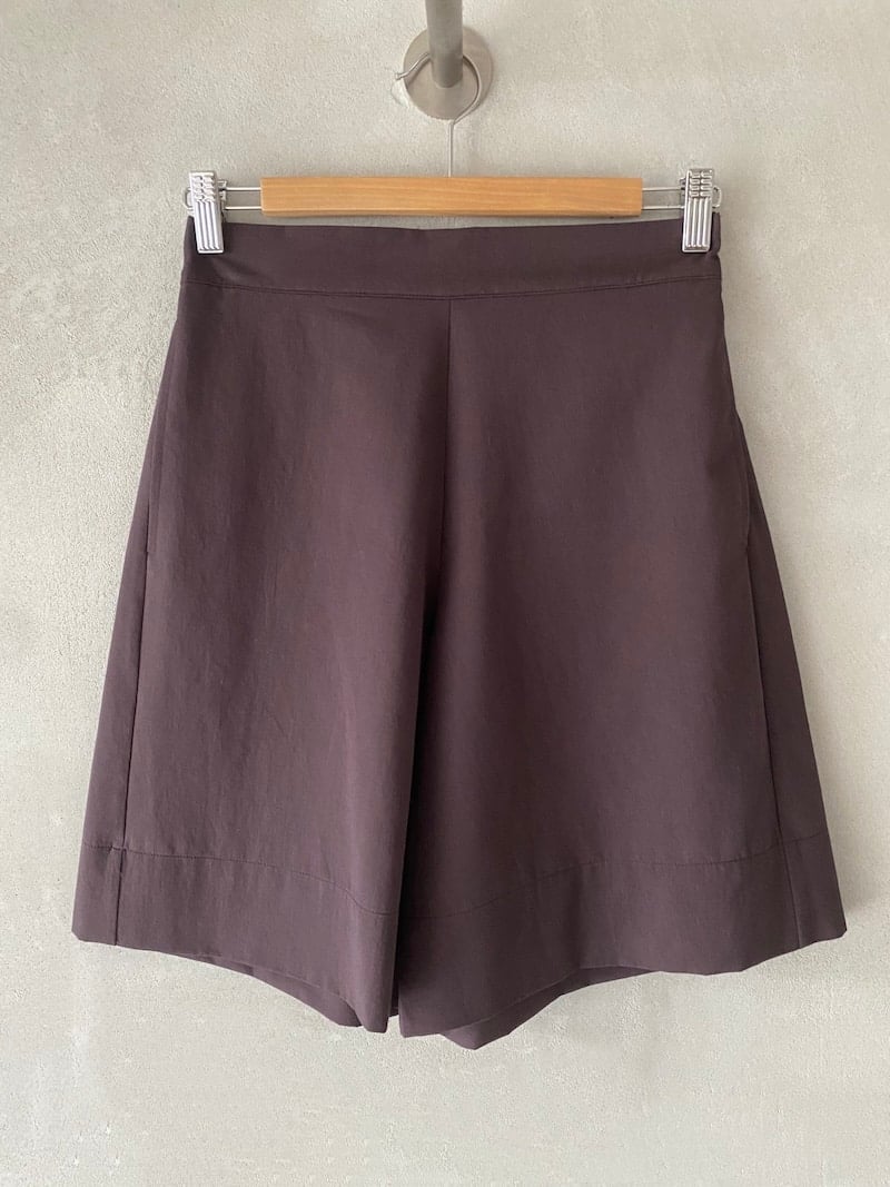 Bermuda marrone in cotone e lino con vita elastica sul retro e gamba leggermente svasata, vestibilità regolare Marina Lari