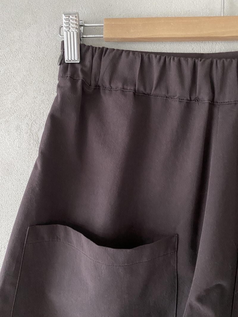 Bermuda marrone in cotone e lino dalla linea ampia Marina Lari