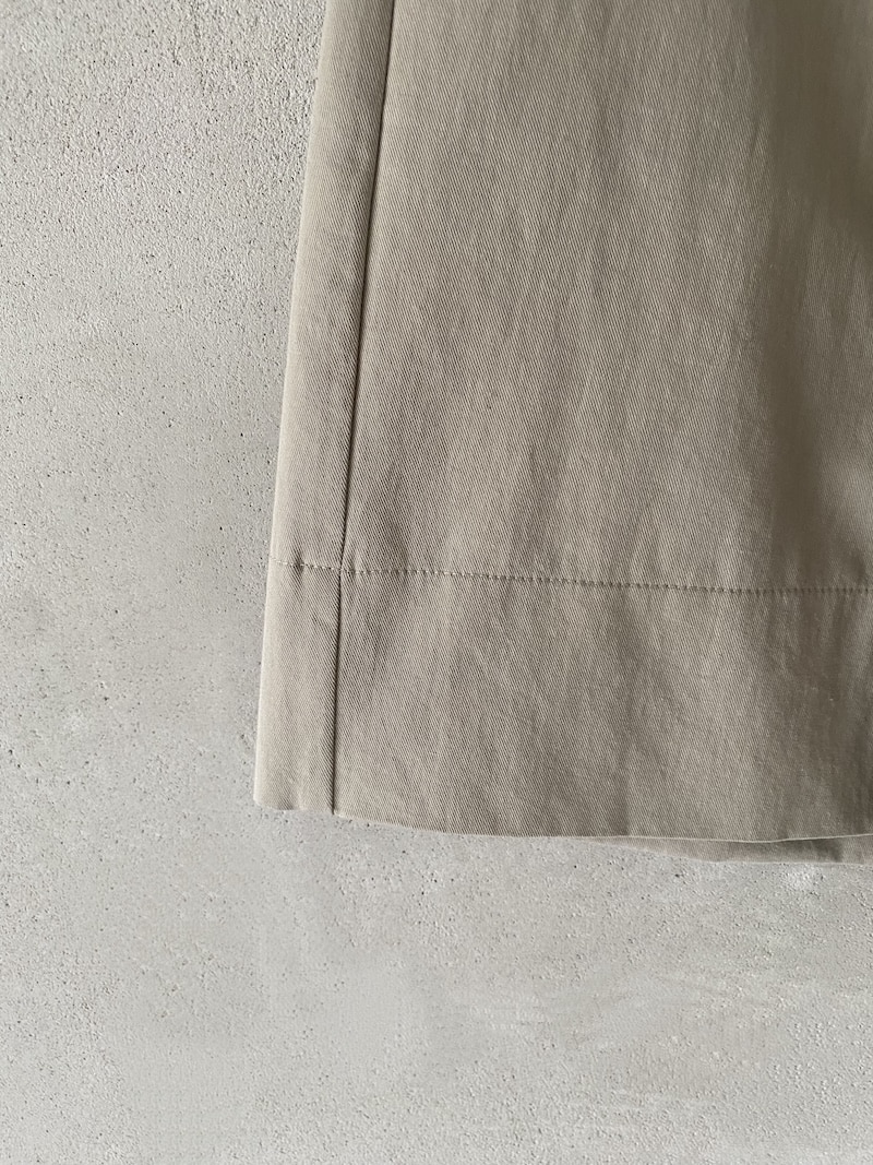 Bermuda beige mastice in cotone e lino dalla linea ampia Marina Lari