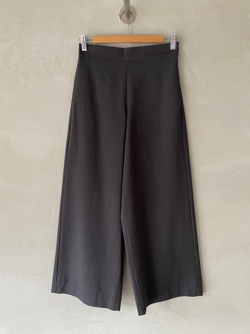 Pantaloni neri in lino e viscosa con vita elastica sul retro e gamba larga, vestibilità regolare Marina Lari