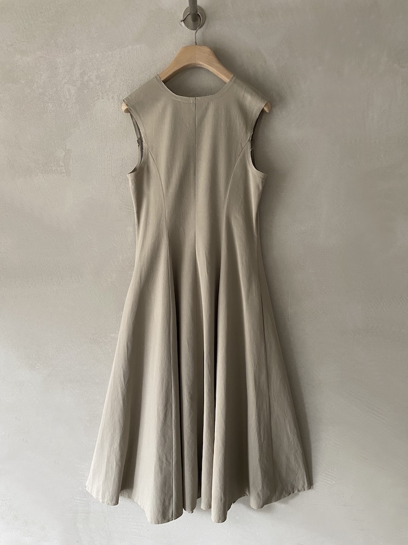 Abito beige mastice in lino e viscosa dalla linea svasata Marina Lari