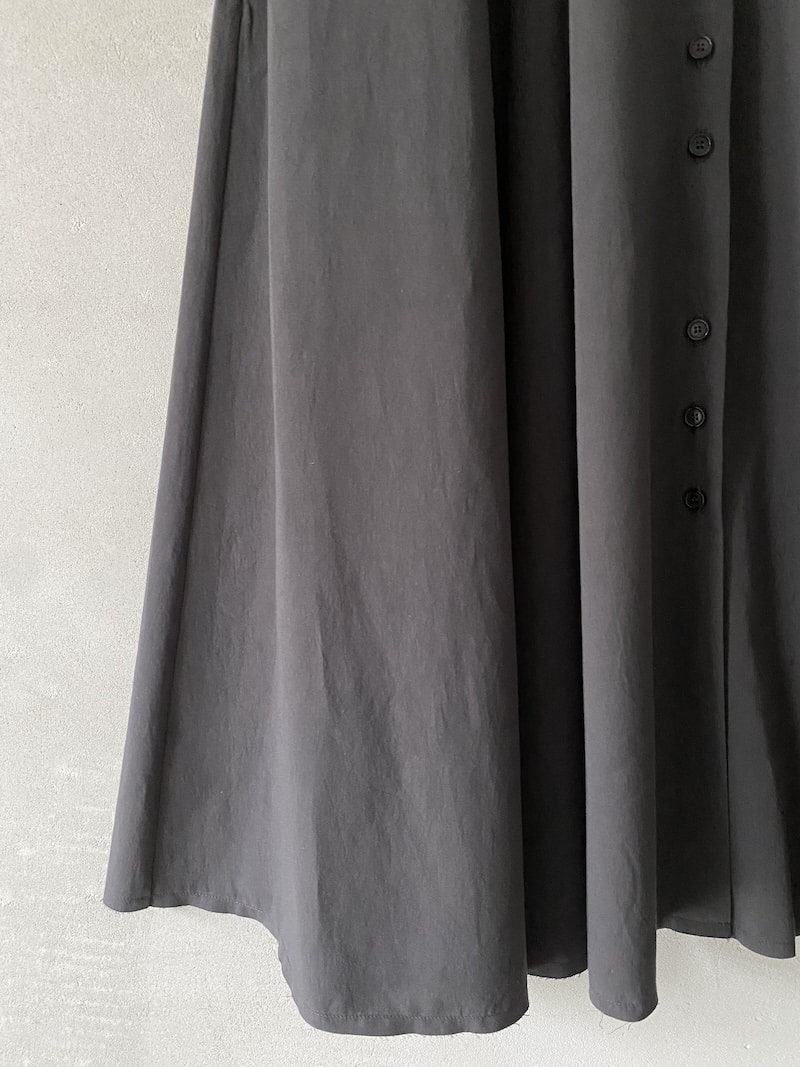 Abito nero in lino e viscosa dalla linea svasata Marina Lari