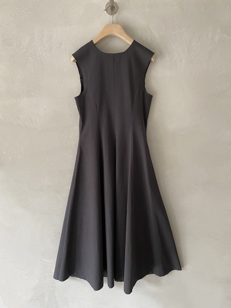 Abito nero in lino e viscosa dalla linea svasata Marina Lari