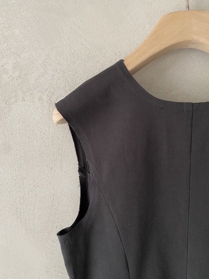 Abito nero in lino e viscosa dalla linea svasata Marina Lari