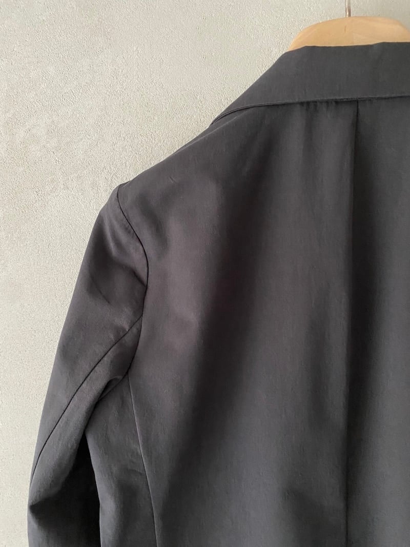 Giacca nera in cotone e lino dalla linea dritta Marina Lari