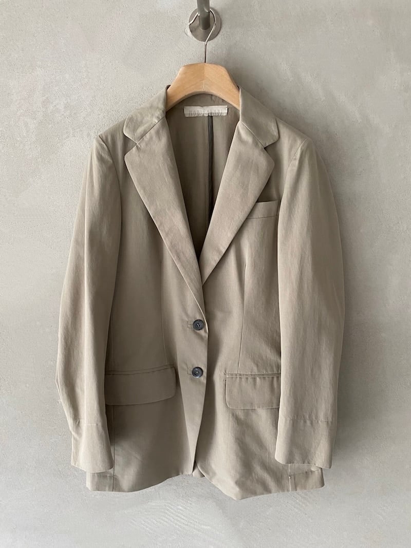 Giacca beige mastice in cotone e lino sfoderata con rever classico e tasche con patta, vestibilità regolare Marina Lari