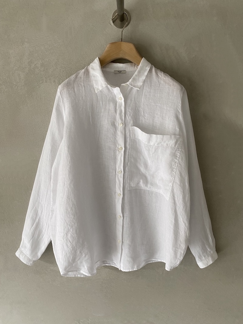 Camicia bianca oversize in lino con colletto classico e tasca applicata, manica lunga e linea ampia MSM Milano