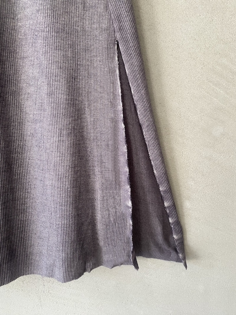 Abito lungo nero lavanda in jersey di viscosa elasticizzata con lavorazione a mano Avant Toi