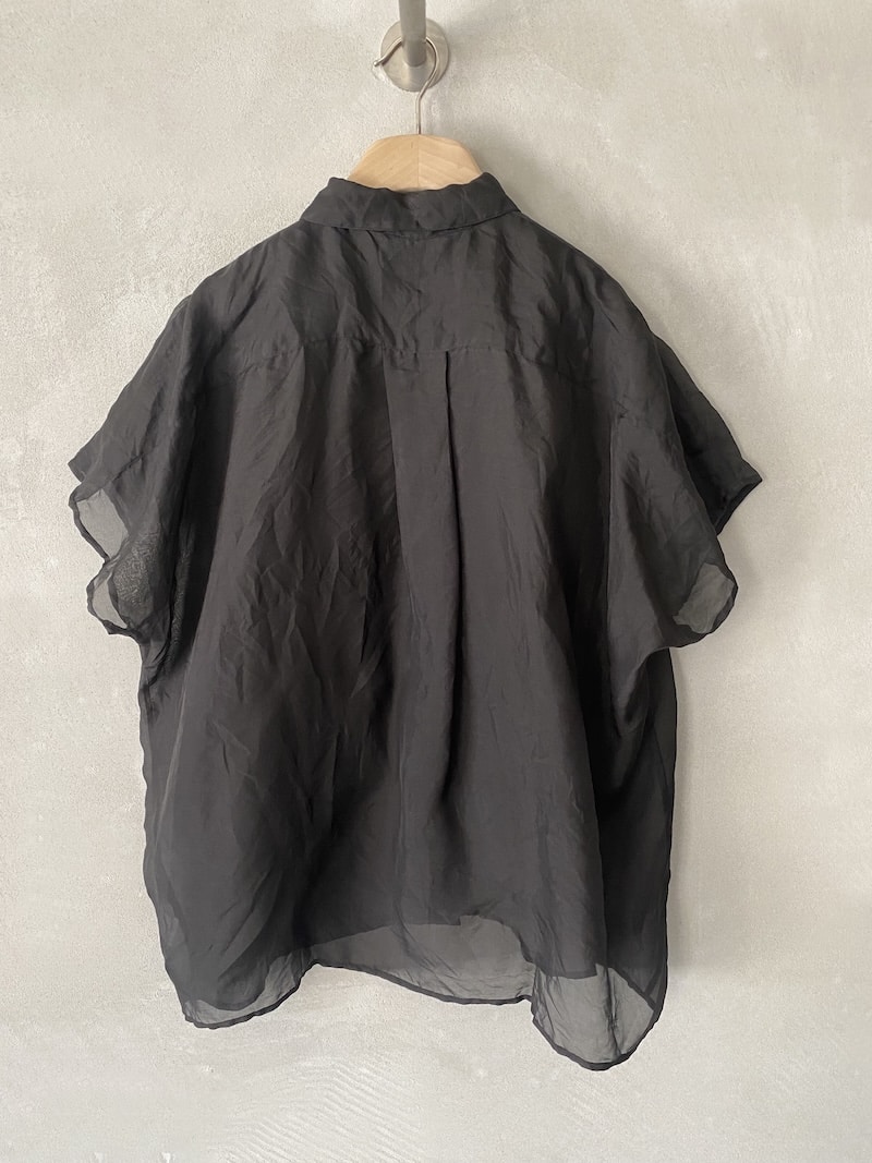 Camicia nera in organza di seta semi trasparente con linea boxy Christian Peau