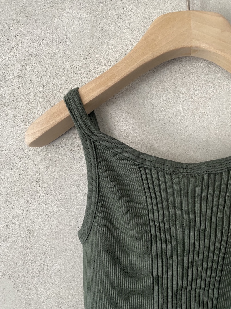 Canotta verde in cotone a costine con scollo serafino Pure Sugar