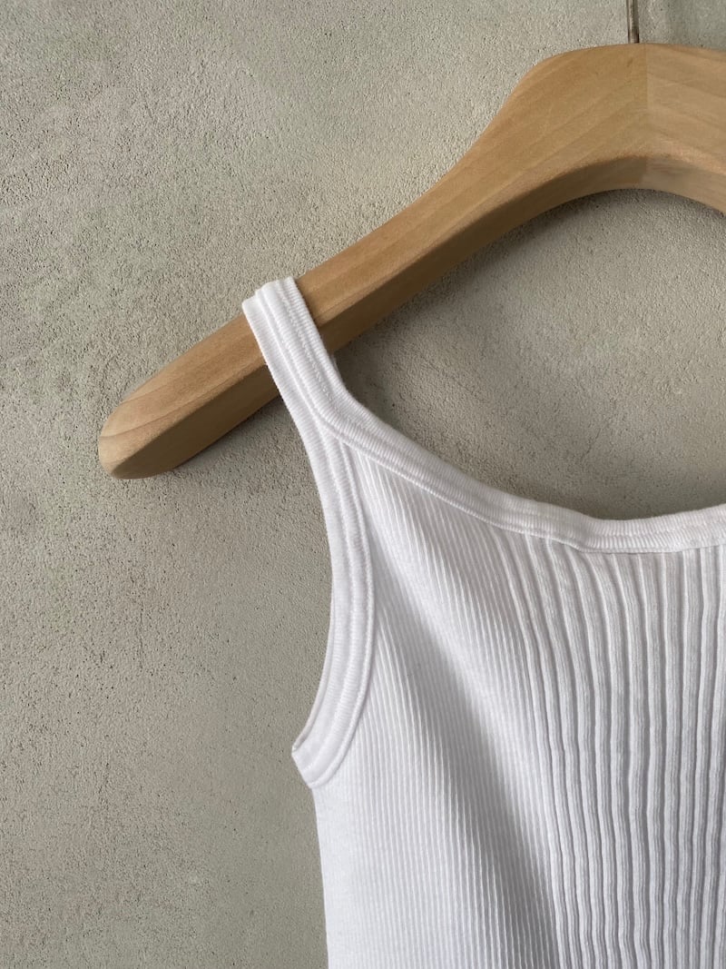Canotta bianca in cotone a costine con scollo serafino Pure Sugar