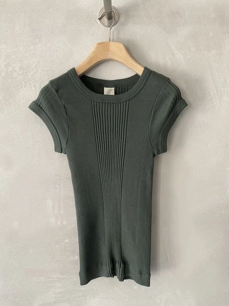 Green ribbed cotton jersey T-shirt with round neck and fitted short sleeves, Pure Sugar fitted line