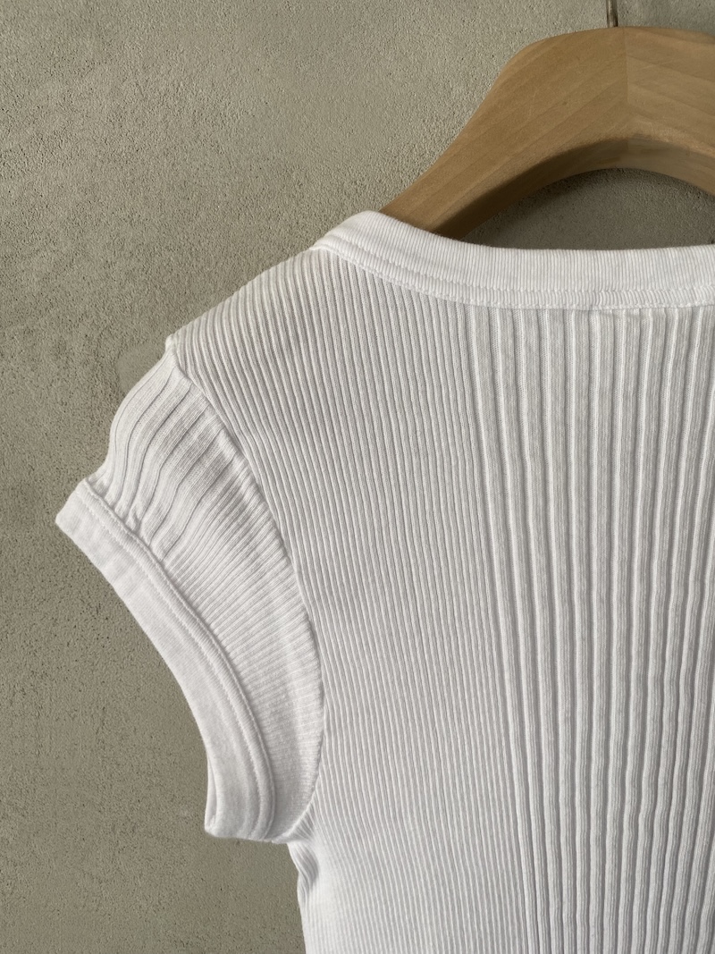 T-shirt bianca in cotone a costine con linea fitted Pure Sugar