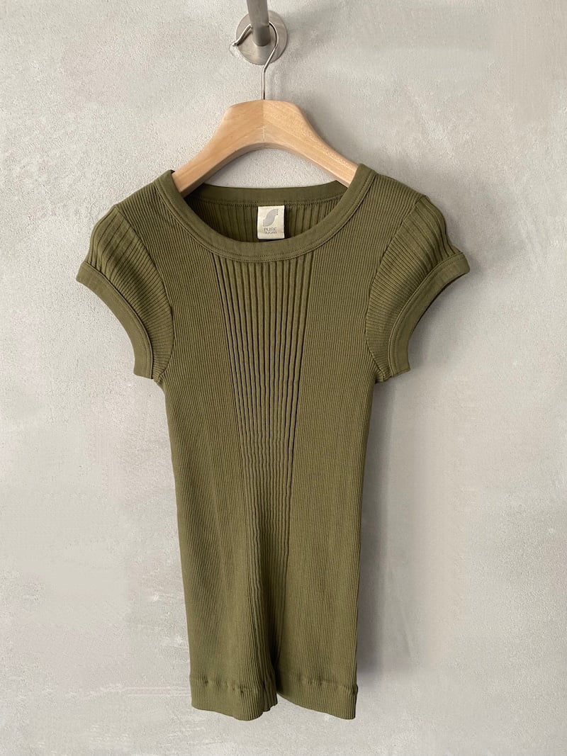 T-shirt army in jersey di cotone a costine con scollo rotondo e manica corta aderente, linea fitted Pure Sugar