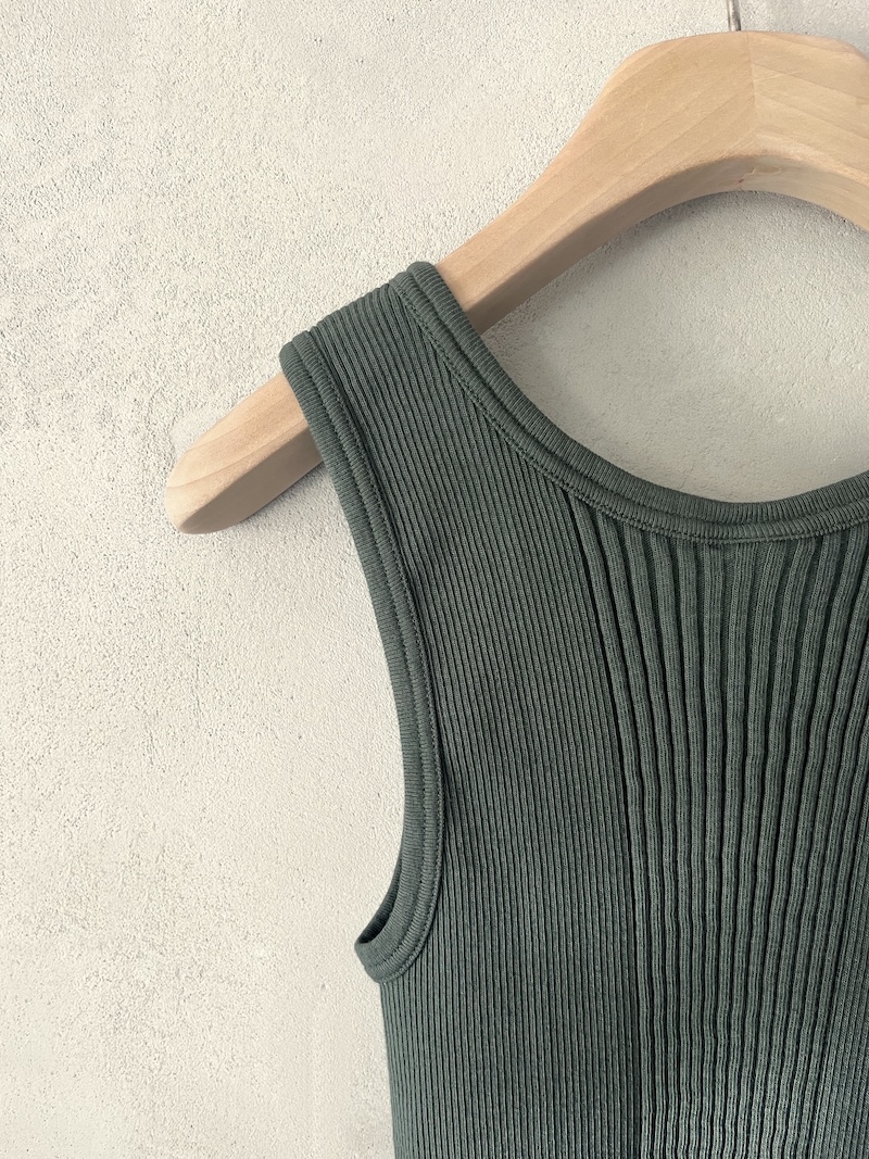 Canotta verde in cotone a costine con linea aderente Pure Sugar