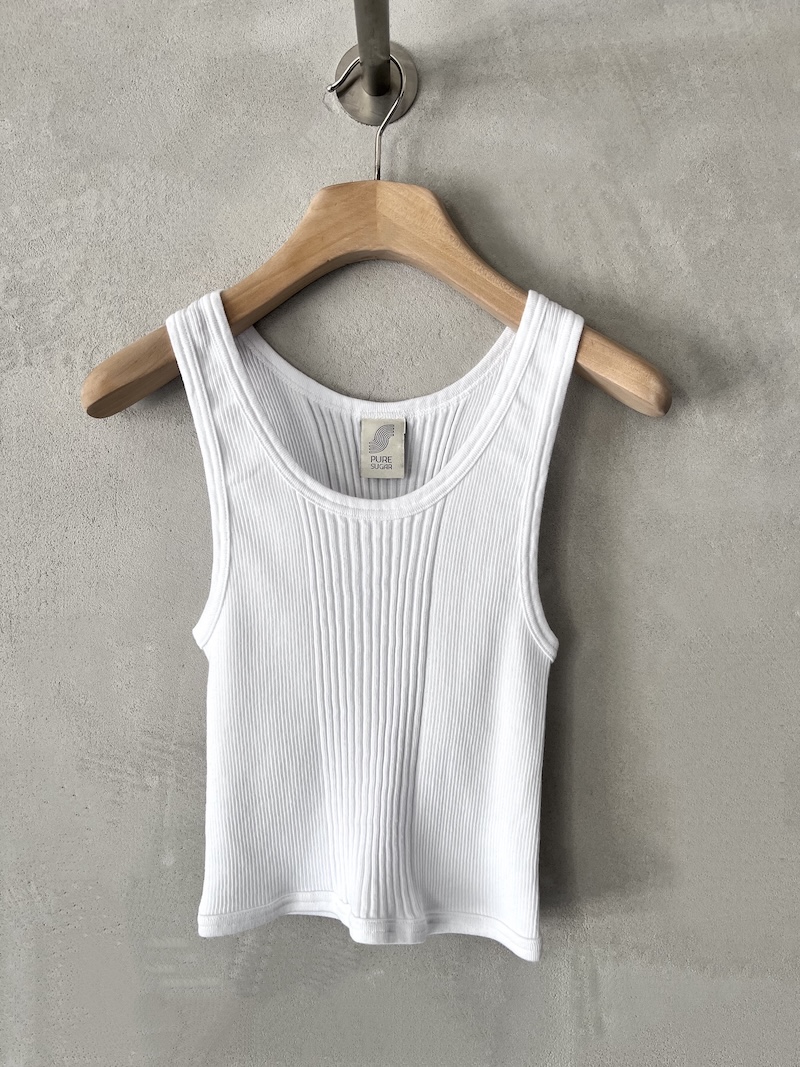 Canotta corta bianca in jersey di cotone a costine con scollo rotondo e spalline larghe, linea aderente Pure Sugar