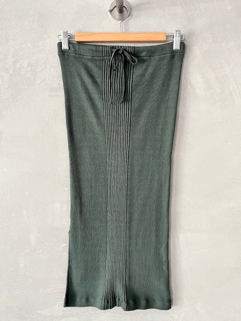 Gonna midi verde in jersey di cotone a costine con vita elasticizzata e coulisse, linea aderente con spacco laterale Pure Sugar