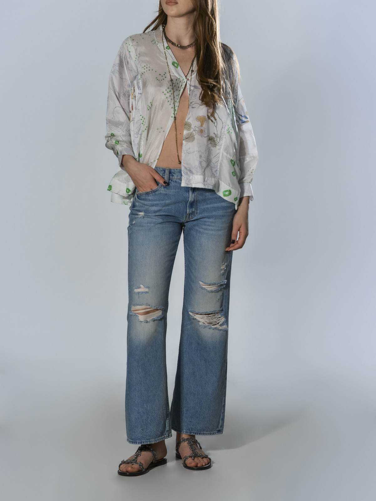 Jeans denim lavato effetto scolorito con gamba svasata e fondo con orlo semplice THE BOOKIE NERDY – MOTHER DENIM