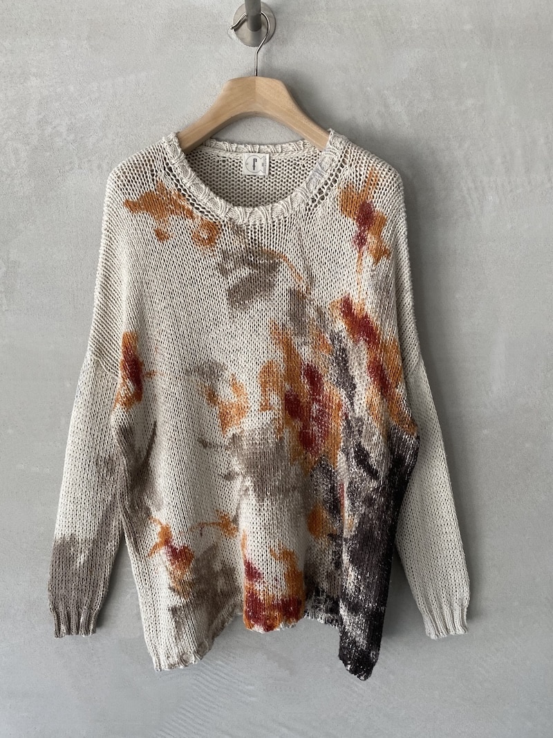 Maglia oversize in seta dipinta a mano ecru con scollo tondo ampio e spalla calata – F CASHMERE