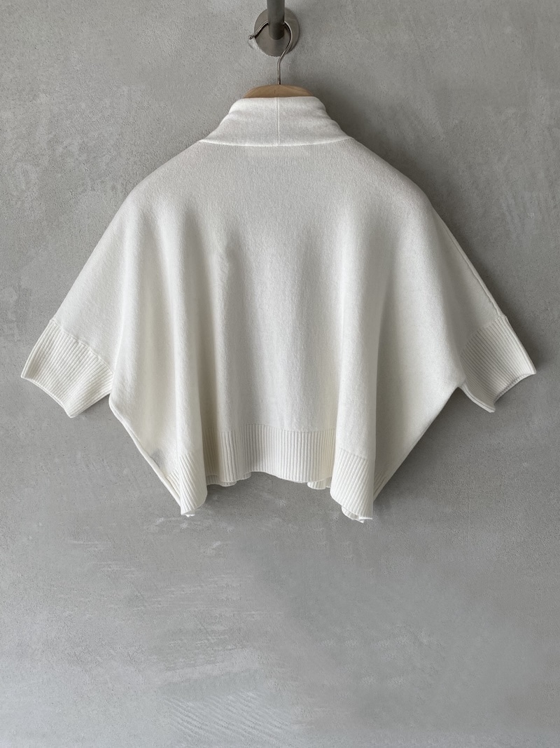 Mini cardigan boxy in cashmere con scollo aperto e manica corta bianco latte – Marina Lari
