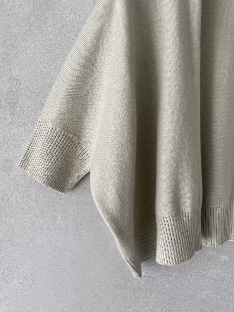 Mini cardigan boxy in cashmere con scollo aperto e manica corta lichen – Marina Lari