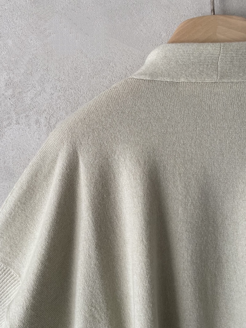 Mini cardigan boxy in cashmere con scollo aperto e manica corta lichen – Marina Lari