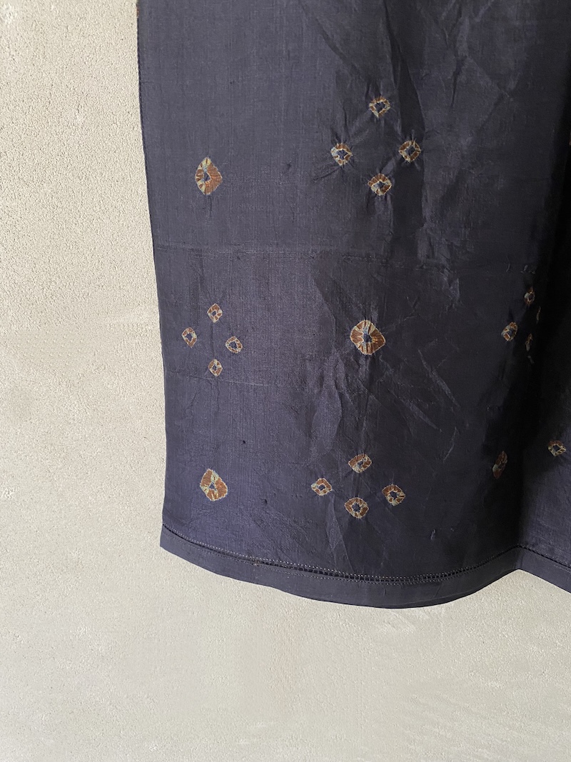 Pantalone blu indigo in seta shibori dalla linea ampia Maku 3