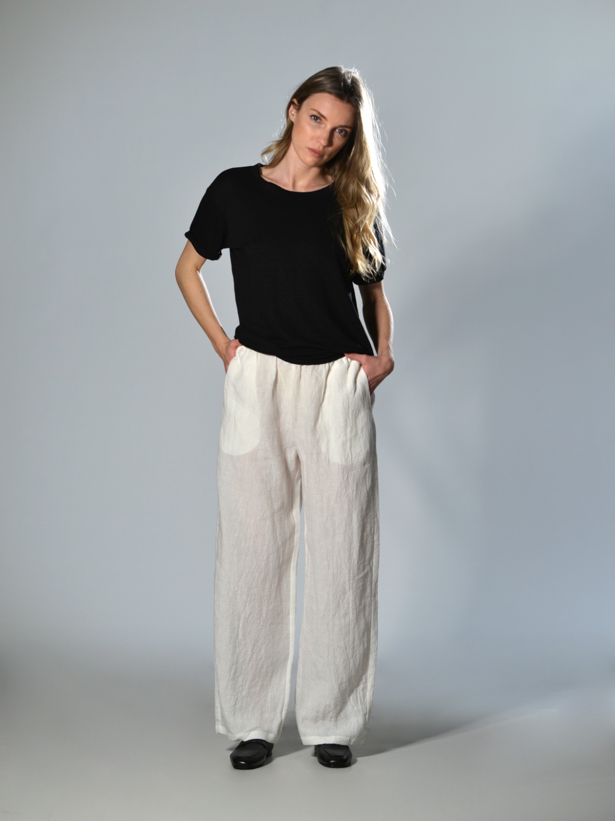 Pantalone in lino con elastico in vita e arricciatura, gamba dritta con tasche laterali colore meringa - APUNTOB