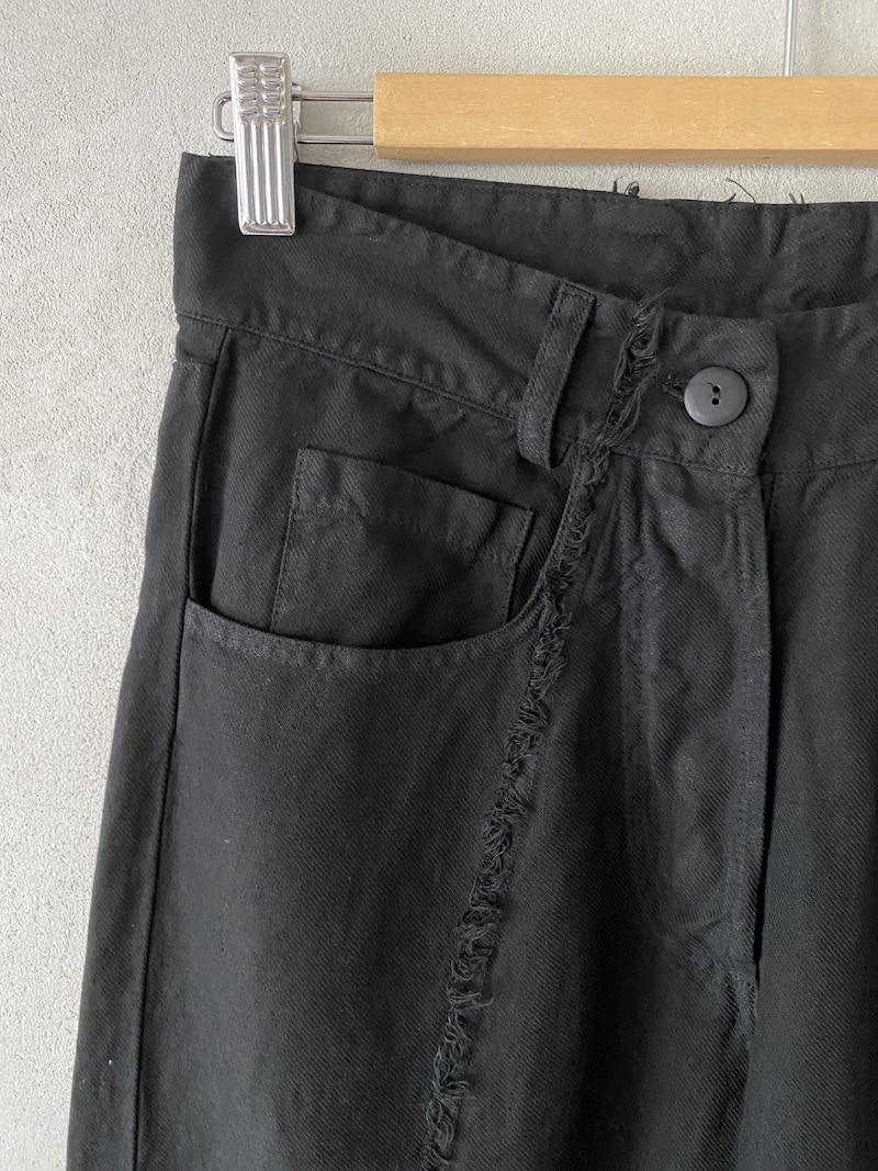 Black five-pocket denim crop trousers with an oversized fit SERIE NUMERICA 2